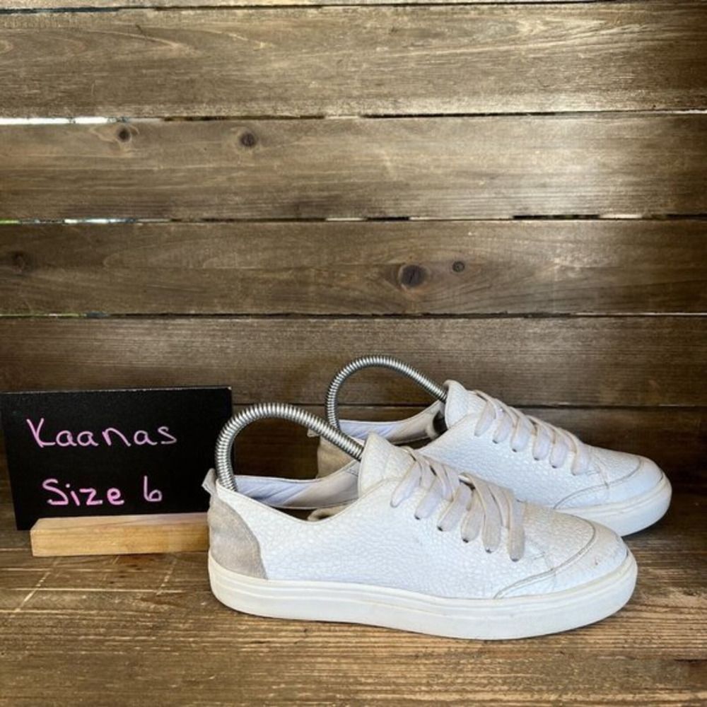 Womens Kaanas White Peppled Leather Comfort Casual Shoes Sneakers Size 6 M